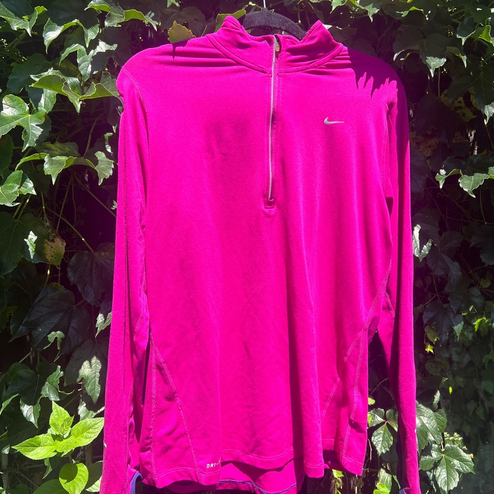 🚨SOLD🚨Dark pink Nike long sleeve
